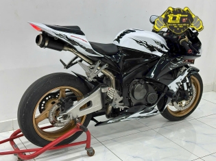 HONDA CBR600RR DATE 2007